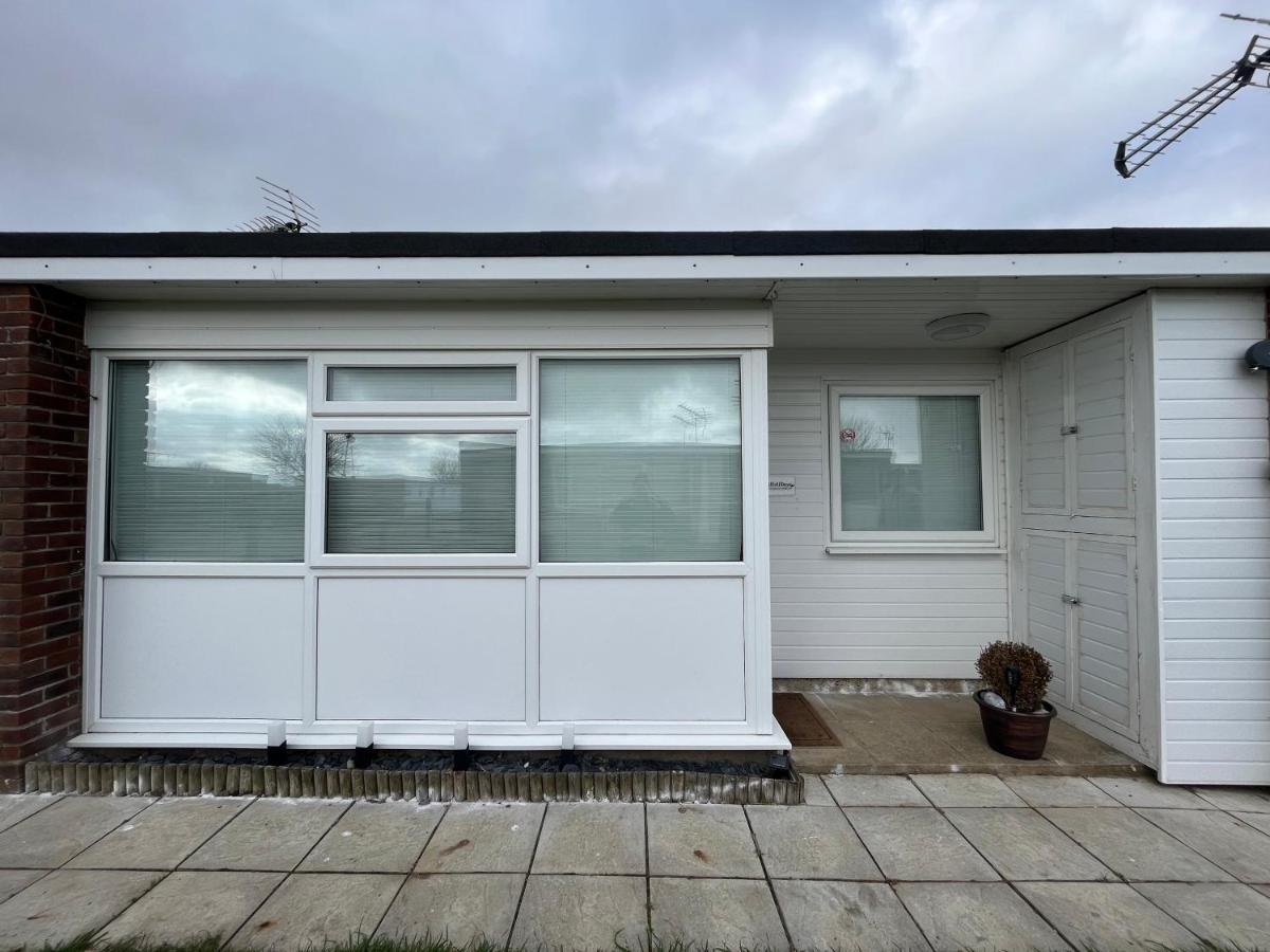 Holidayz Chalet 58: Pet-Friendly Beach Retreat in Hemsby Exterior photo